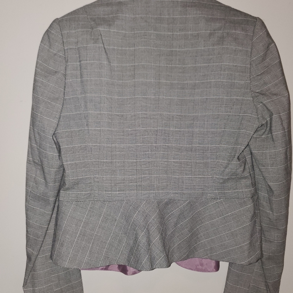 Axcess Blazer- Ruffle bottom - Picture 4 of 4